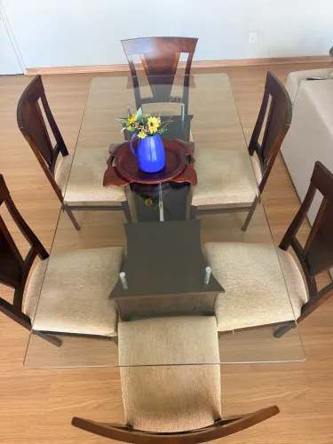 Mesa de jantar com tampo de vidro + 6 cadeiras - excelente conjunto