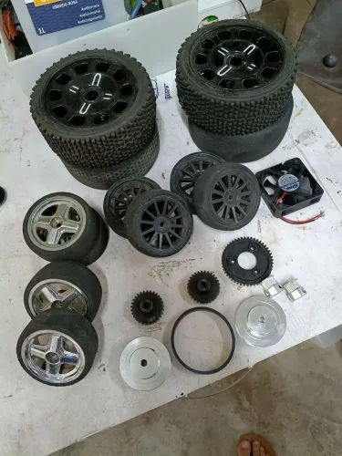 Peças várias de automodelos