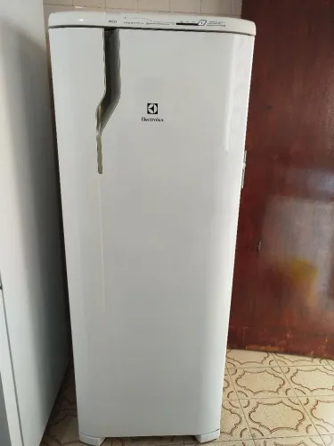 Vendo Geladeira 220v