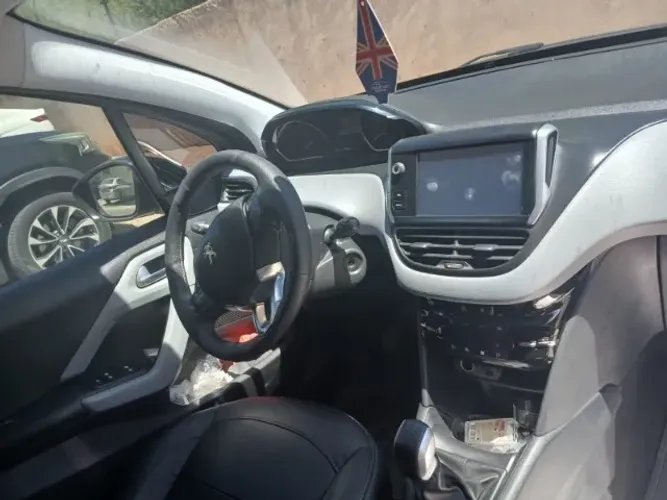Peugeot 208 Allure 1.5 Flex 8V 5P 2016