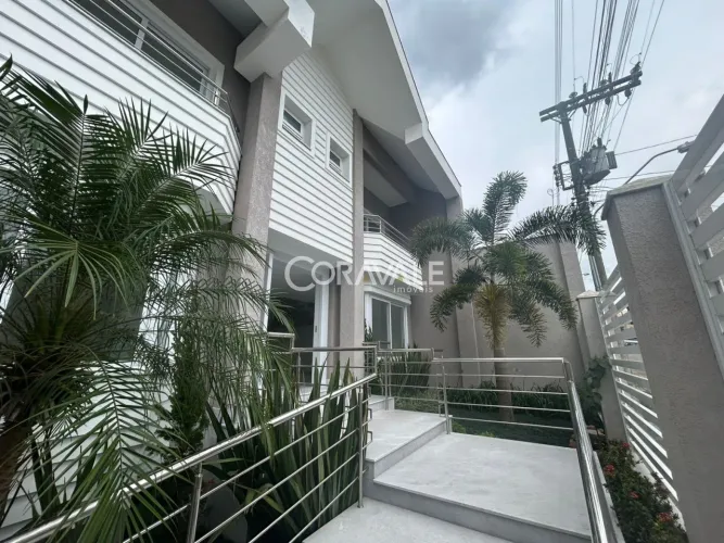 Casa de alto padrão com 3 suítes e amplo terreno no Bairro Escola Agrícola, Blumenau/SC