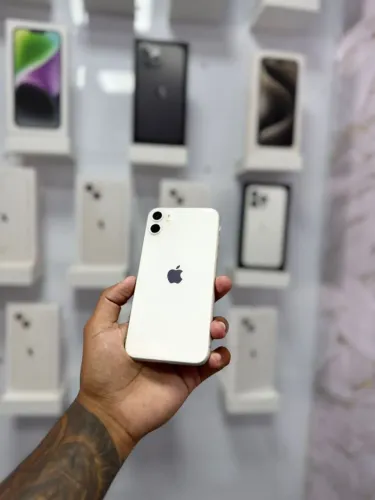 IPHONE 11 64GB BRANCO <br>R$ 1.199,00