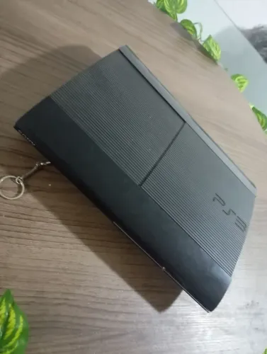 Playstation 3 + hen e pendrive já estalados um controle e 3 jogos originais
