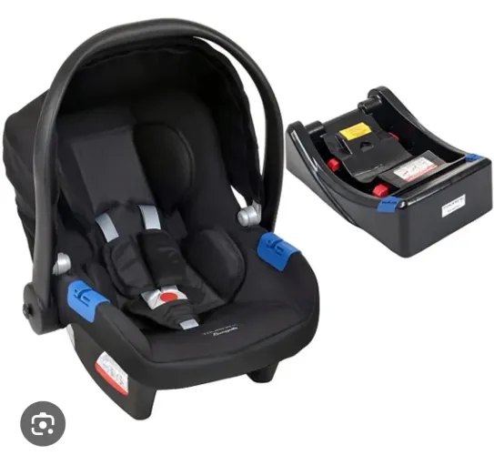 Carrinho de bebê e bebê conforto