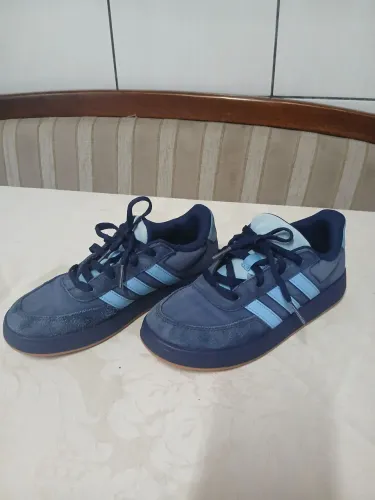 Tênis Infantil Adidas Breaknet 2.0 nas cores marinho e azul tam 34