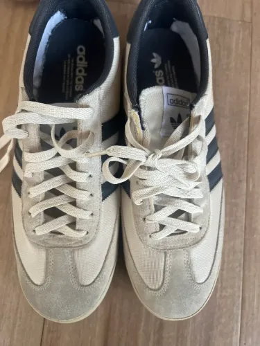 Tênis adidas dragon  semi novo 300