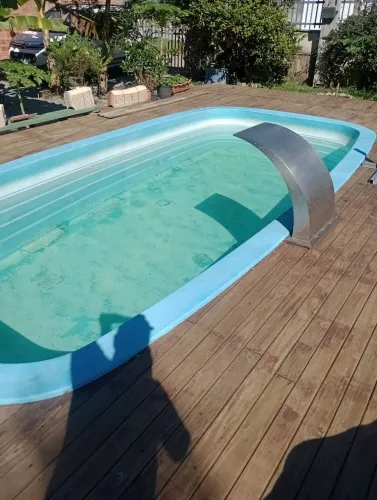 Piscina 3 x 6 x 1.40 profundidade Acompanha motor, filtro, cascatae ombrelone.