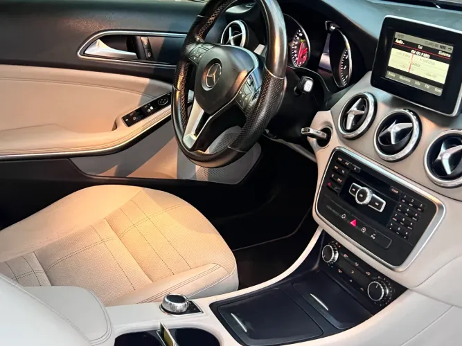 Mercedes-Benz GLA 200 Adv. 1.6/1.6 TB 16V Flex Aut. 2015
