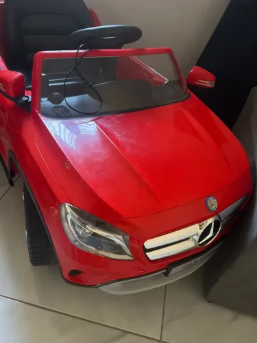 Carro elétrico infantil Mercedes