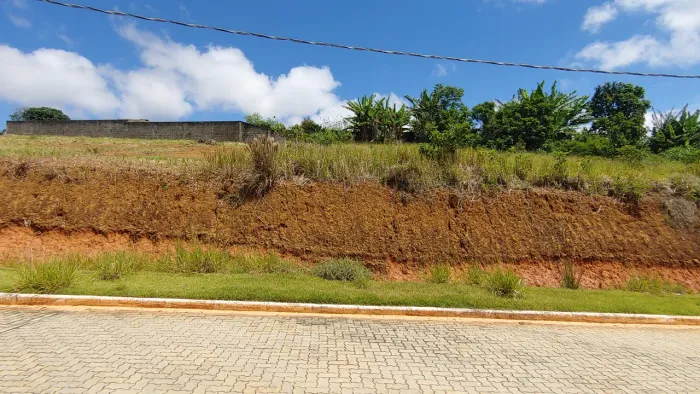 Terreno com linda vista em condomínio fechado no Salvaterra para venda
