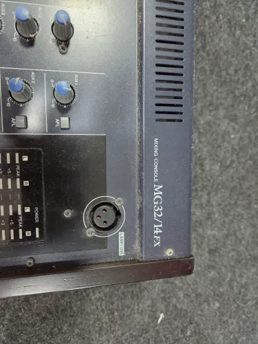 Vendo Mesa de som Yamaha 32 canais MG32/14FX