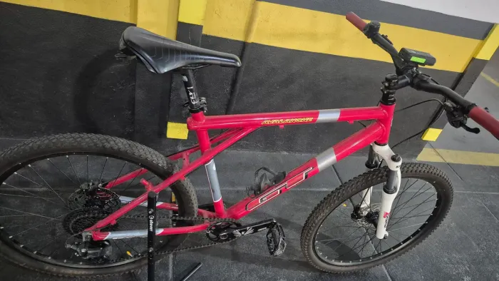 Bicicleta GT Avalanche 26" Shimano Cues 