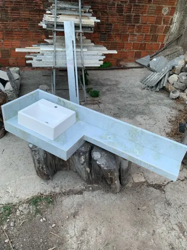 Bancada em mármore branco
