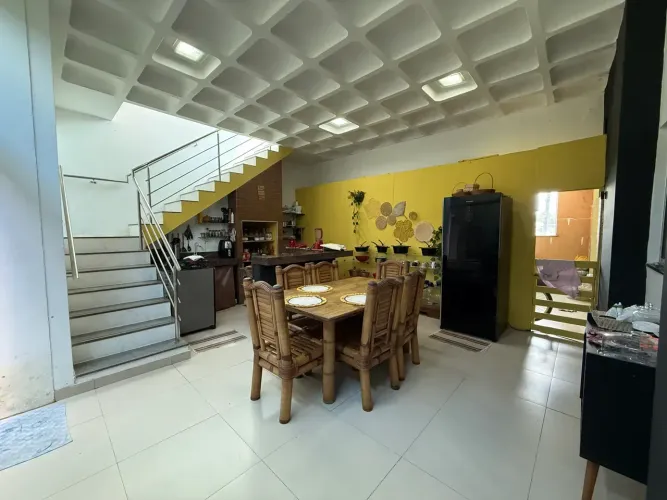 Casa de 3 quartos com piscina à venda no Castanheira 200m², energia solar e 3 vagas