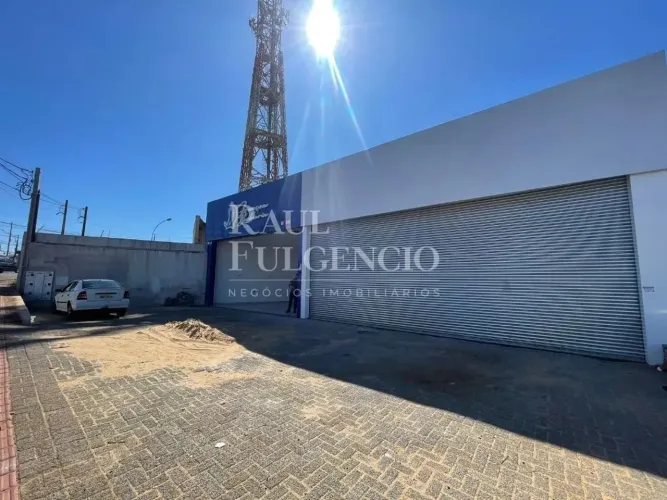 Salão para locação na Avenida Saul Elkind com 220m2