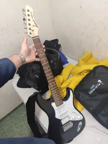 Guitarra Ária Pro II Tagima + Pedal + Amplificador Seizi Smart