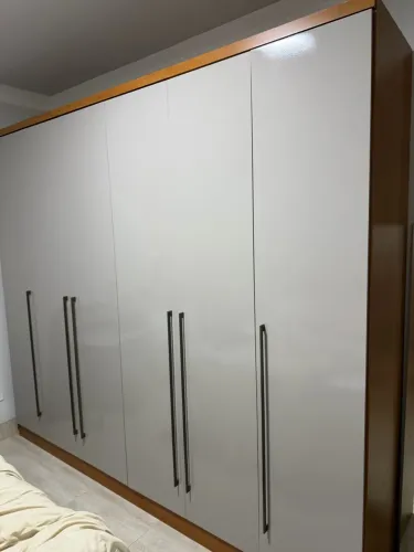 Guarda roupa 6 portas