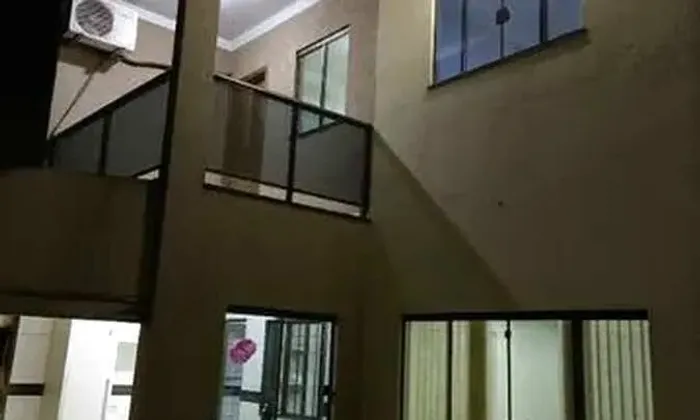 SOBRADO 3 QTOS + QTO DE SERVIÇO.
