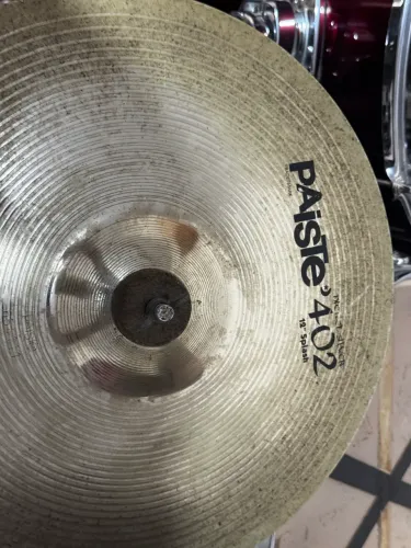 Vendo bateria PEARL com conjunto de pratos zildjian.