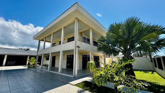 Compre Sobrado em Balneário Coroados - Guaratuba