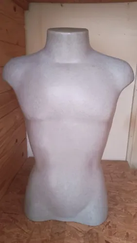Manequins usados-otimo preço e em bom estado e ideais para lojas de roupas e vitrines.