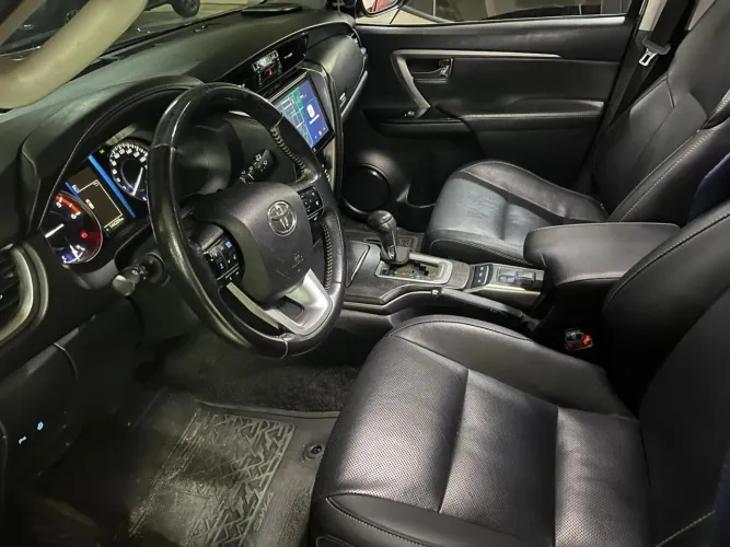 Toyota Hilux SW4 SRX 4X4 2.8 TDI 16V Dies. Aut. 2021