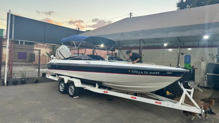 Lancha Stella 200 HP