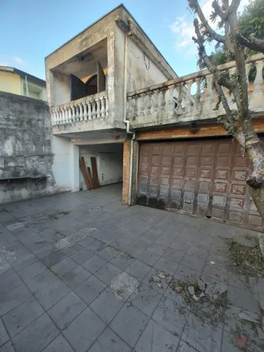 Casa a venda com 3 quartos e 2 Banheiros
