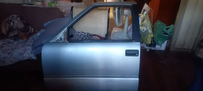 Vendo porta dianteira esquerda da s10 ou blaizer watts * porta usada 