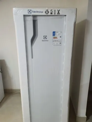 Geladeira Electrolux Re31 240 litros
