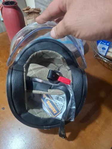Xvendo capacete aberto