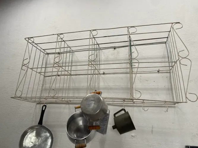 Paneleiro de Parede em Ferro Branco - Organizador de Cozinha