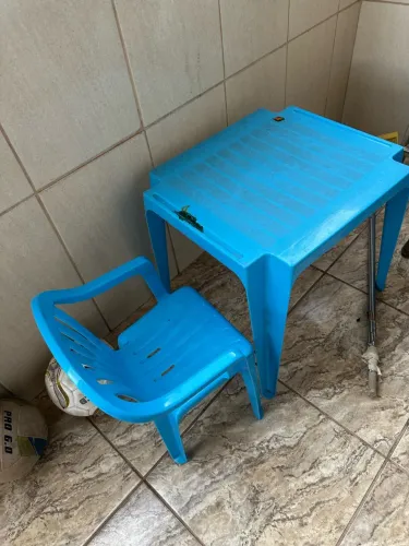 Mesa com cadeira infantil