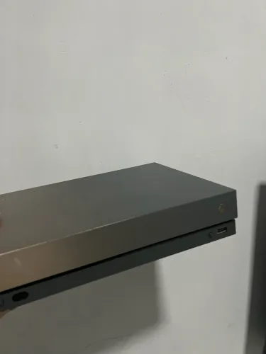 Vendo ou troco Xbox One X 1tb