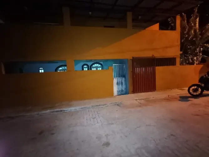 Casa com 2 quartos , 1 banheiro , cozinha ,sala , varanda , e espaço para fazer garagem