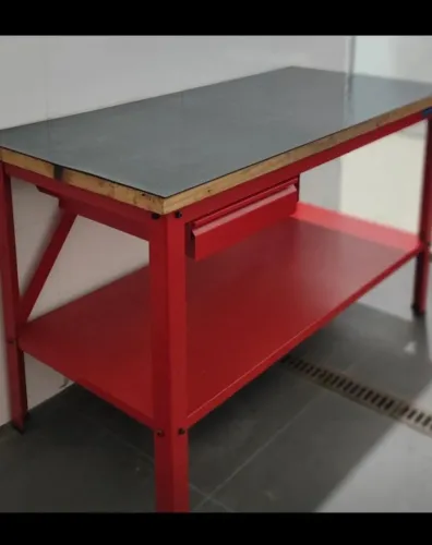 BANCADA DE METAL COM GAVETA - OFICINA