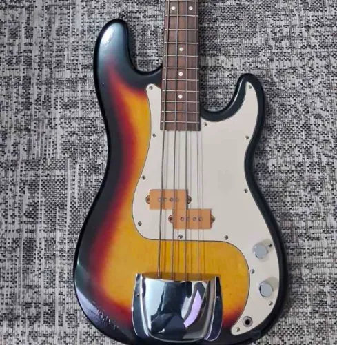 Baixo Squier by Fender Precision Sunburst 4 cordas ? regulado e cordas novas