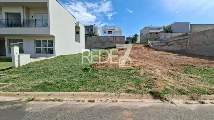 Terreno em Condomínio à Venda em Valinhos-SP, divisa com Campinas - 362,50 m² de Área