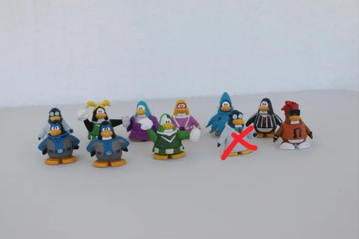 Bonecos Club Penguin Disney