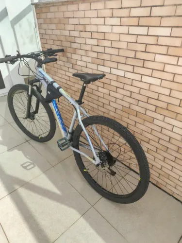 Caloi Atacama Aro 29 | Shimano Altus/Acera 24v | Freios Hidráulicos