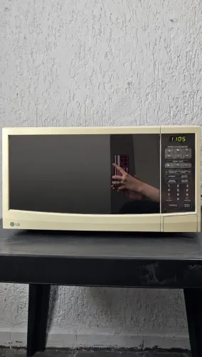 Micro-ondas Espelhado LG Impecável