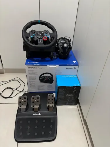 Volante logitech g29 PS5 na caixa semi-novo completo, câmbio e acessórios.