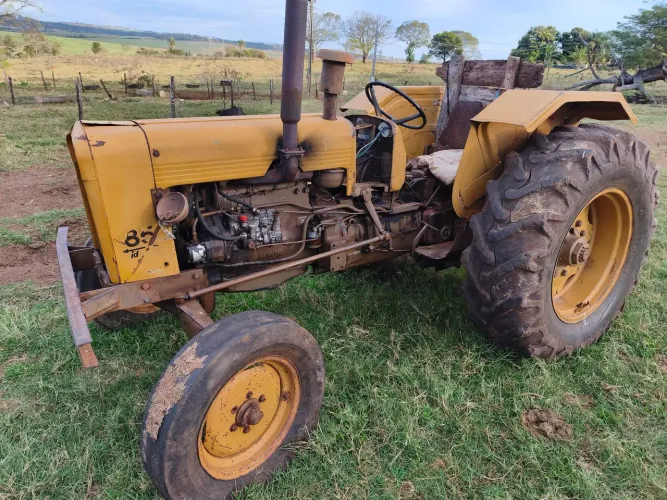 Valmet 65, roçadeira, carreta 4t, adubadeira 900 kg, ensiladeira