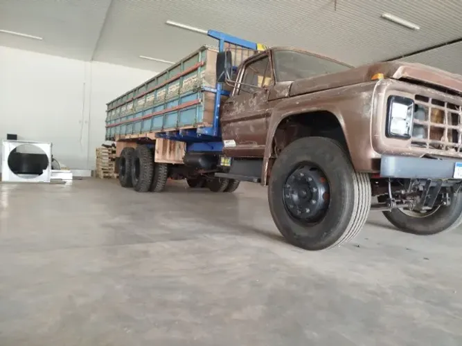 VENDO FORD F-22000 TRAÇADO (6x4) - ANO 1987