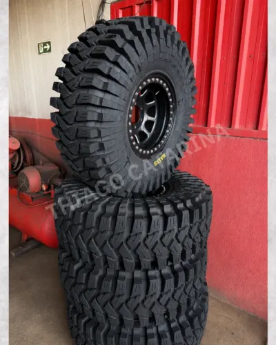 Jogo de Pneus Maxxis e Rodas Daytona