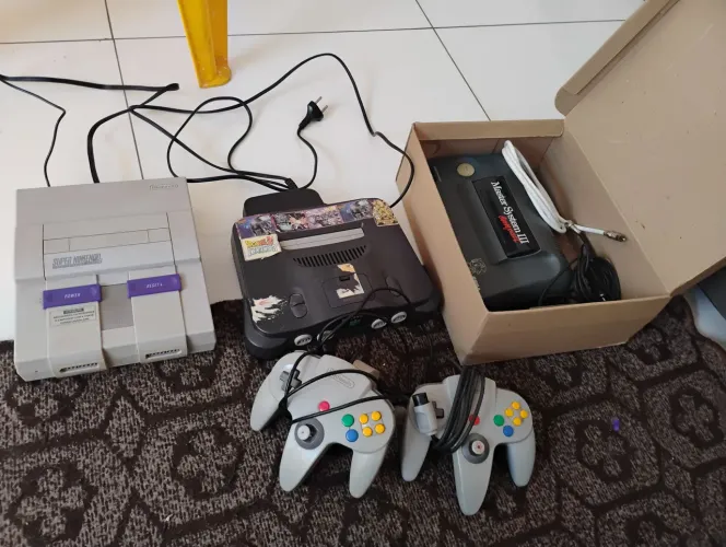 Vendo esses vídeo games antigos