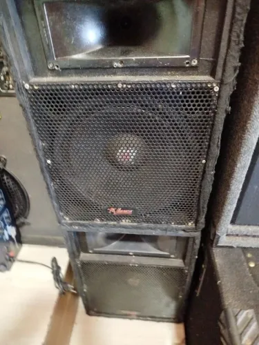 (PAR DE CAIXAS PASSIVAS DE 12" X 300W C/DRIVE PIEZOELÉTRICO)