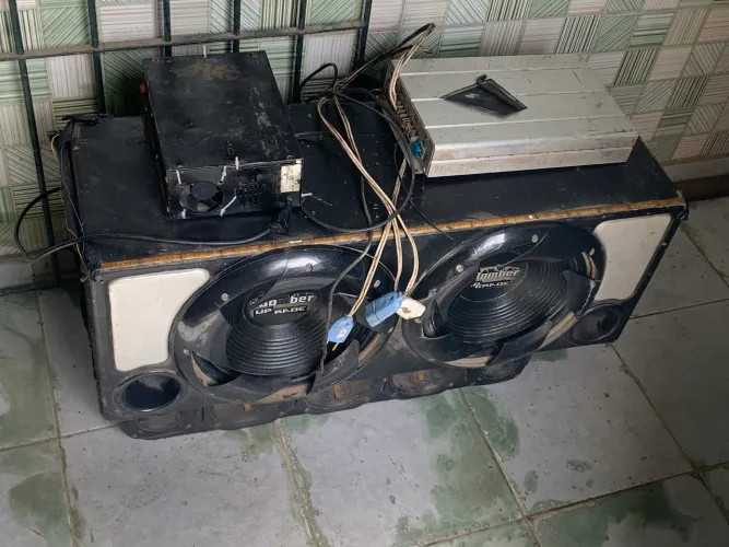 Vendo som automotivo
