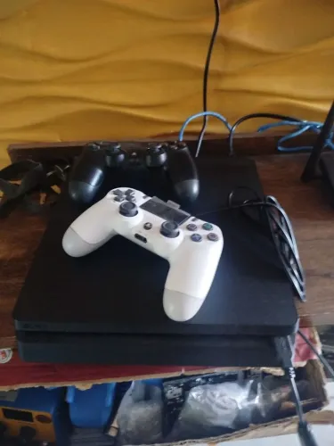 Ps4 slim travado!