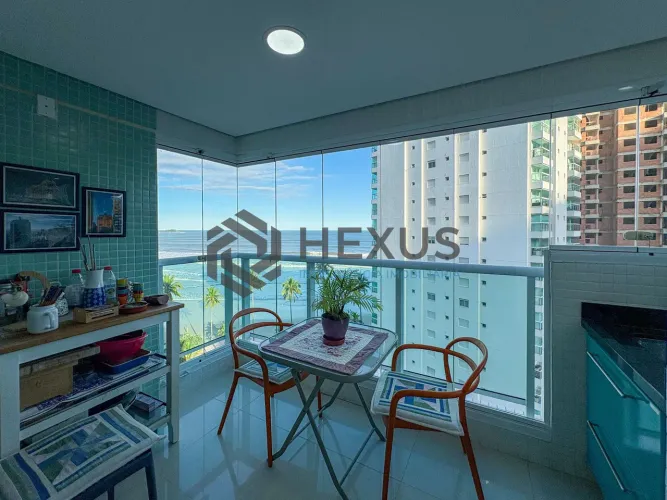 Apartamento com varanda vista mar e lazer na beira mar da praia na Enseada, Guarujá